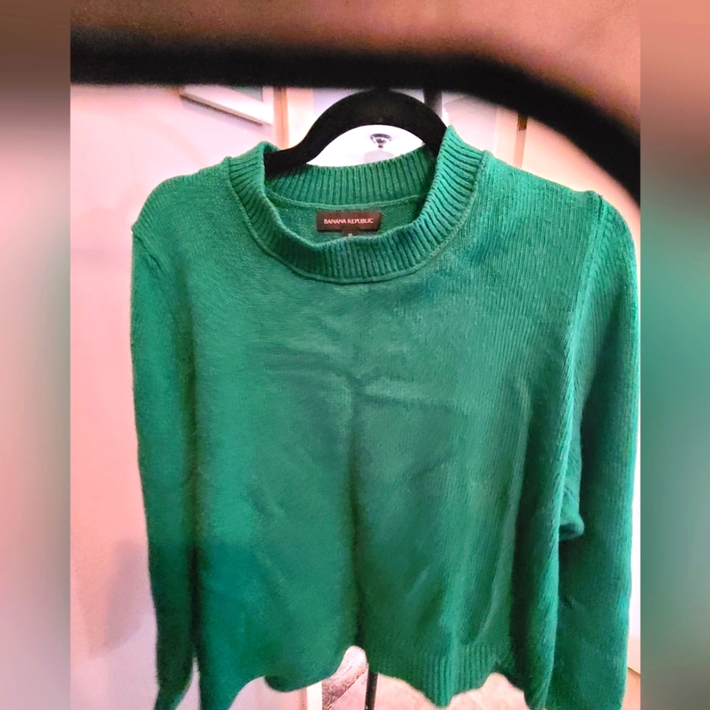 Banana Republic kelly green sweater
